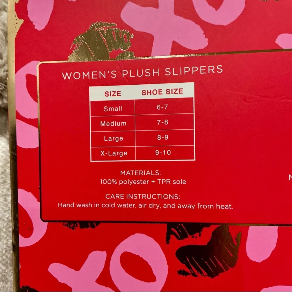 ✨💎NWT💎✨ HOUSE SHOE AND NAIL POLISH SET !  GREAT GIFT!  Size M - Picture 4 of 6